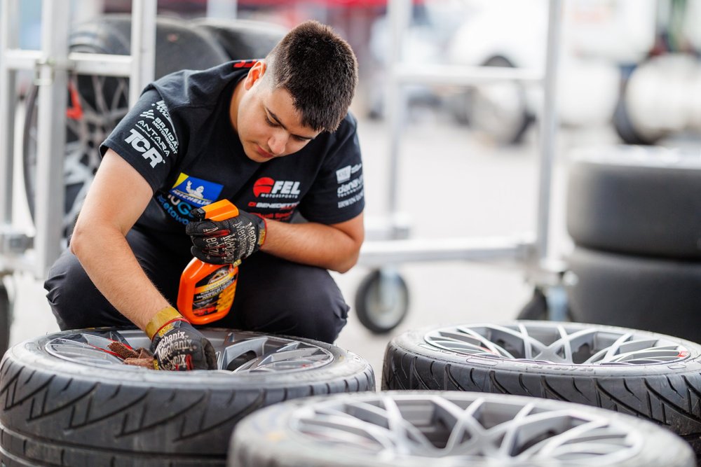 Cleaning up some wheels at an SCCC race